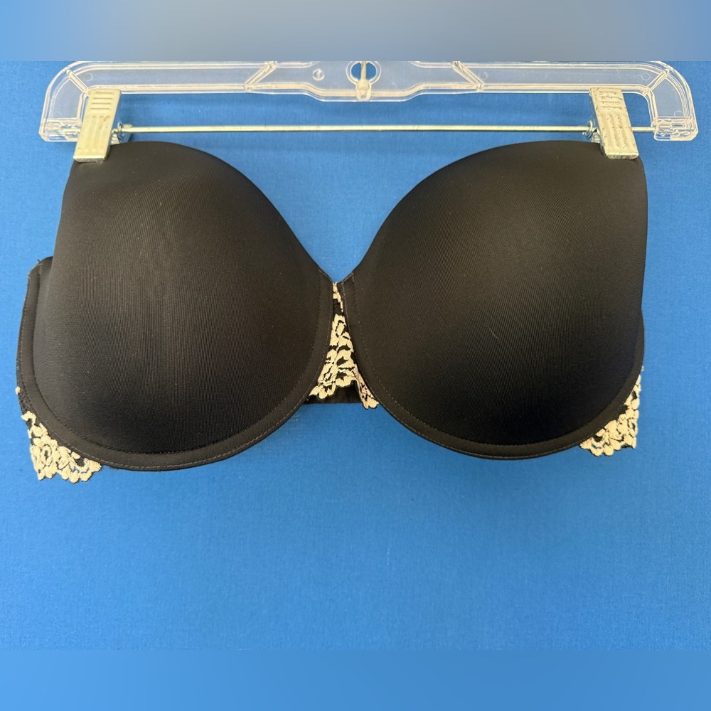 Wacoal Black Strapless Push-Up Bra with Cream Lace Accents